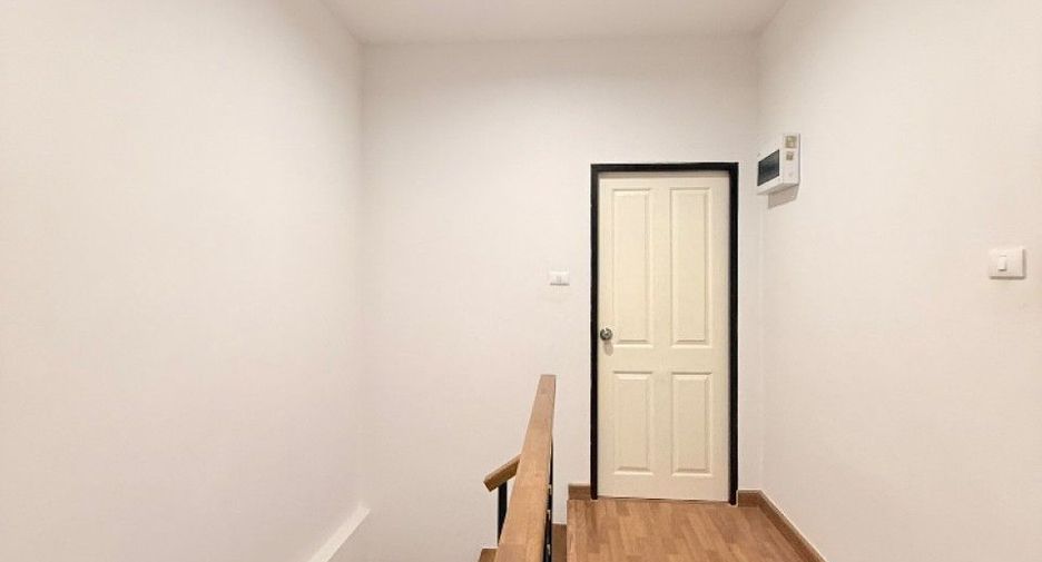 Casa adosada en venta de 3 habitaciones en Mueang Chon Buri, Chonburi