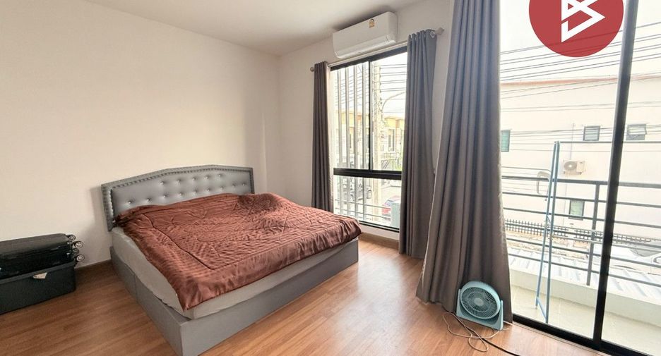 Casa adosada en venta de 3 habitaciones en Mueang Chon Buri, Chonburi