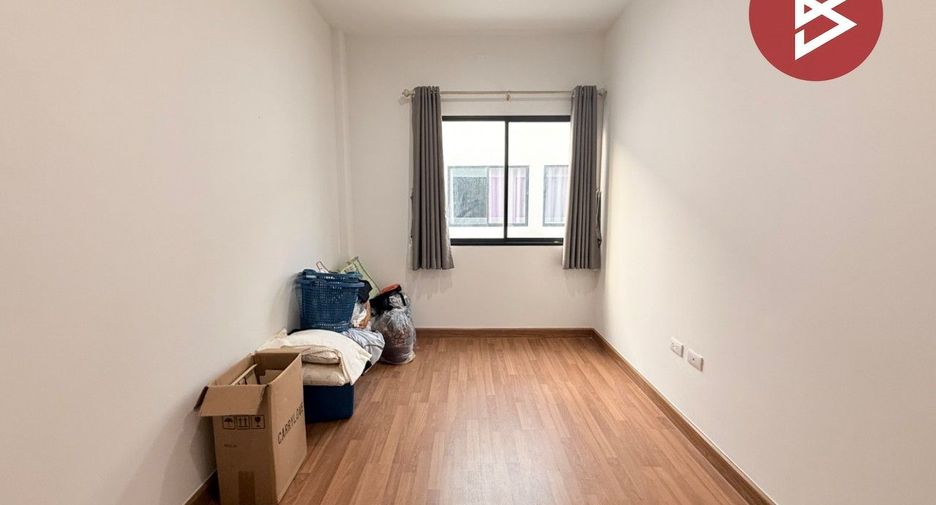 Casa adosada en venta de 3 habitaciones en Mueang Chon Buri, Chonburi
