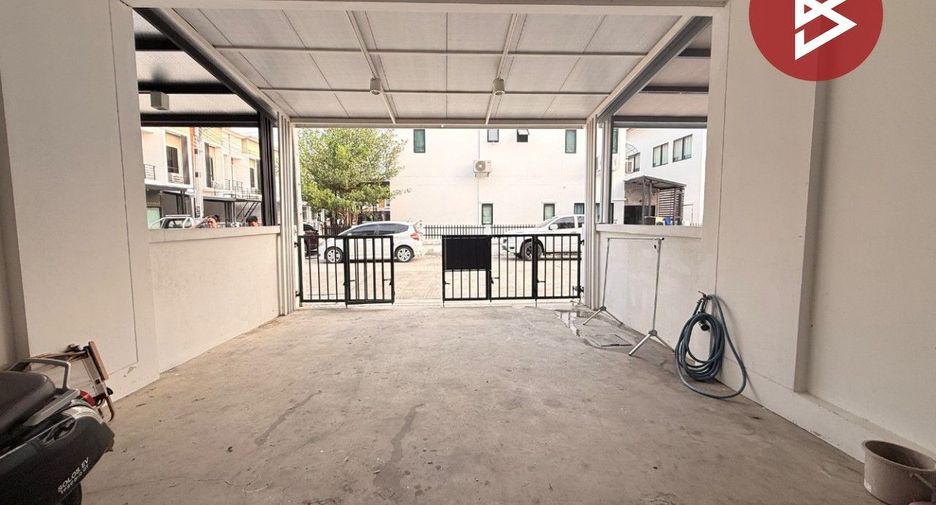 Casa adosada en venta de 3 habitaciones en Mueang Chon Buri, Chonburi
