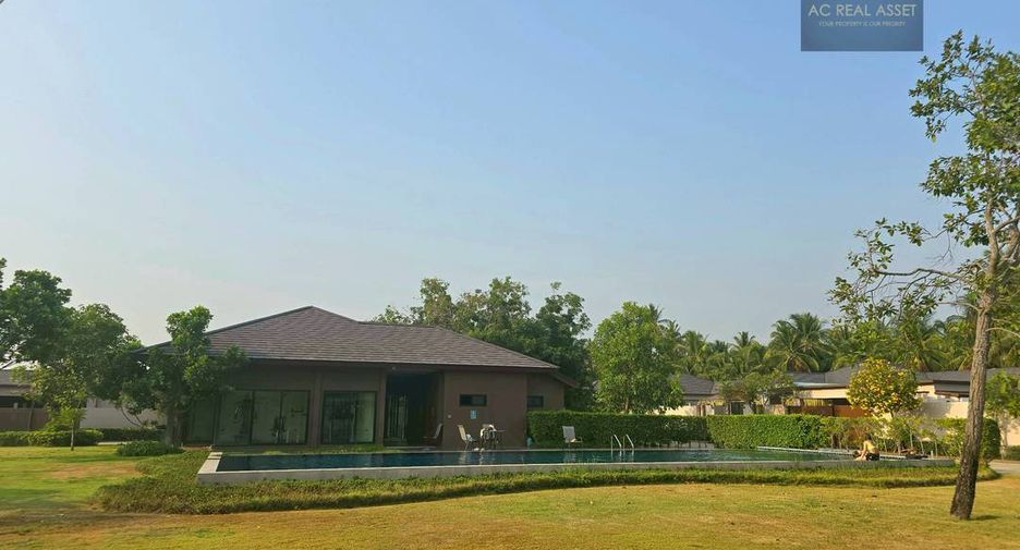 For rent 3 bedrooms villa in Huay Yai, Pattaya