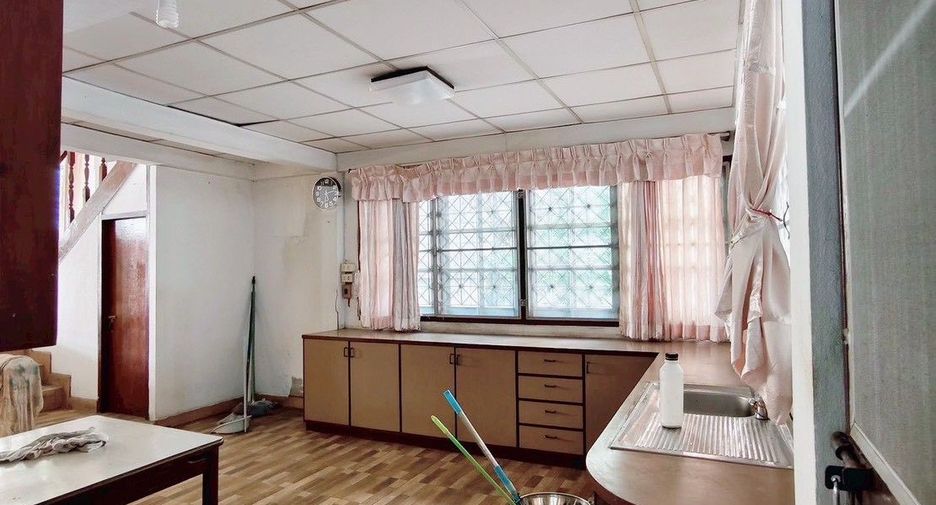 Casa adosada en venta de 4 habitaciones en Bang Na, Bangkok