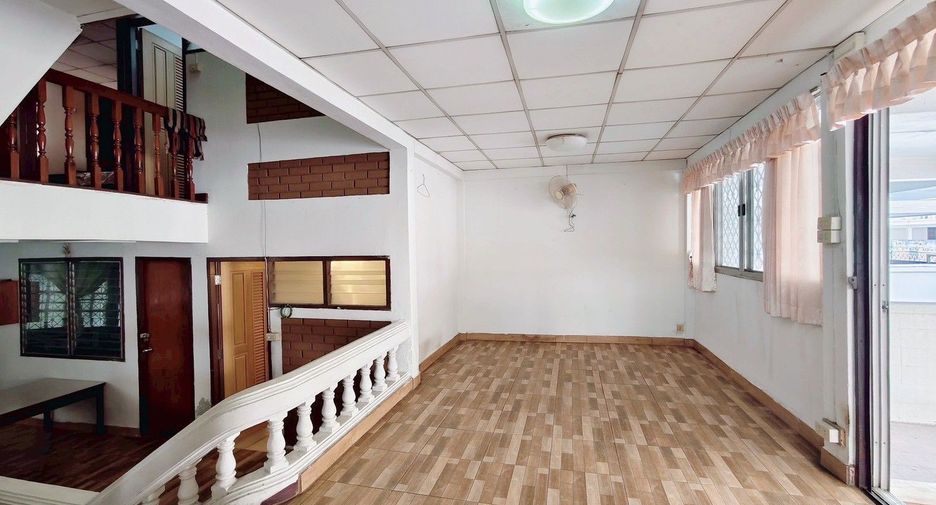 Casa adosada en venta de 4 habitaciones en Bang Na, Bangkok