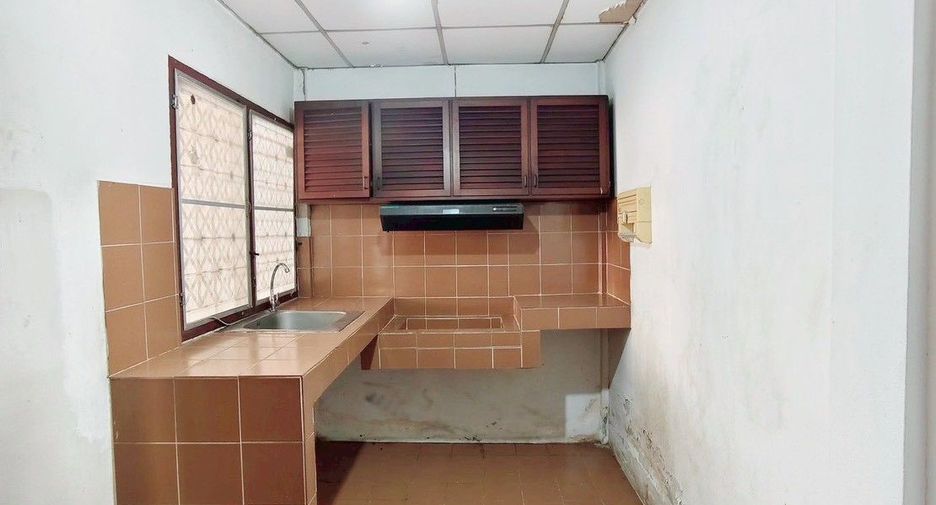 Casa adosada en venta de 4 habitaciones en Bang Na, Bangkok