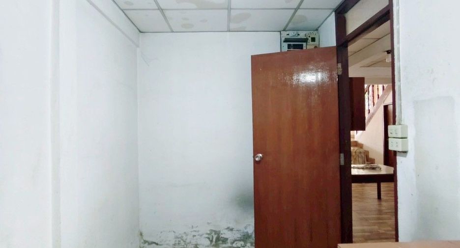 Casa adosada en venta de 4 habitaciones en Bang Na, Bangkok