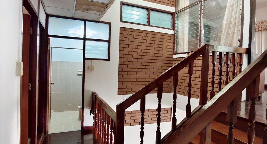 Casa adosada en venta de 4 habitaciones en Bang Na, Bangkok