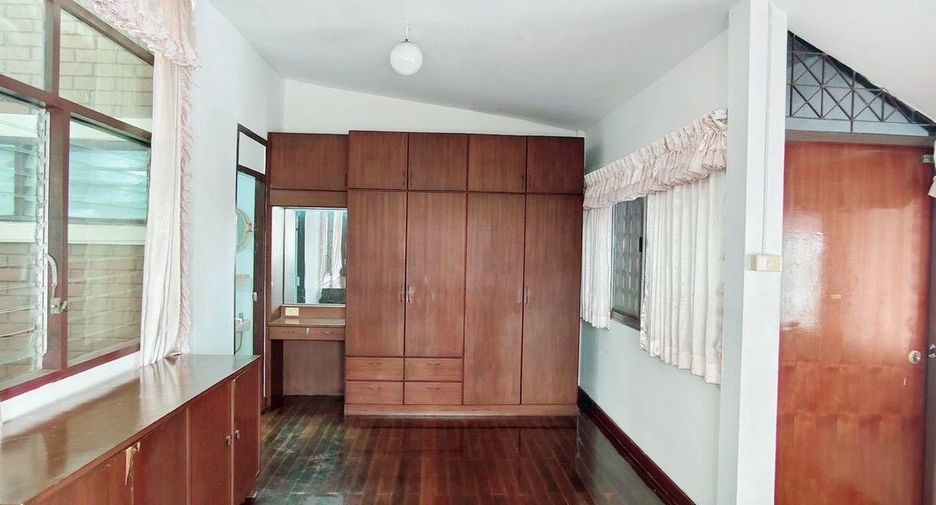 Casa adosada en venta de 4 habitaciones en Bang Na, Bangkok