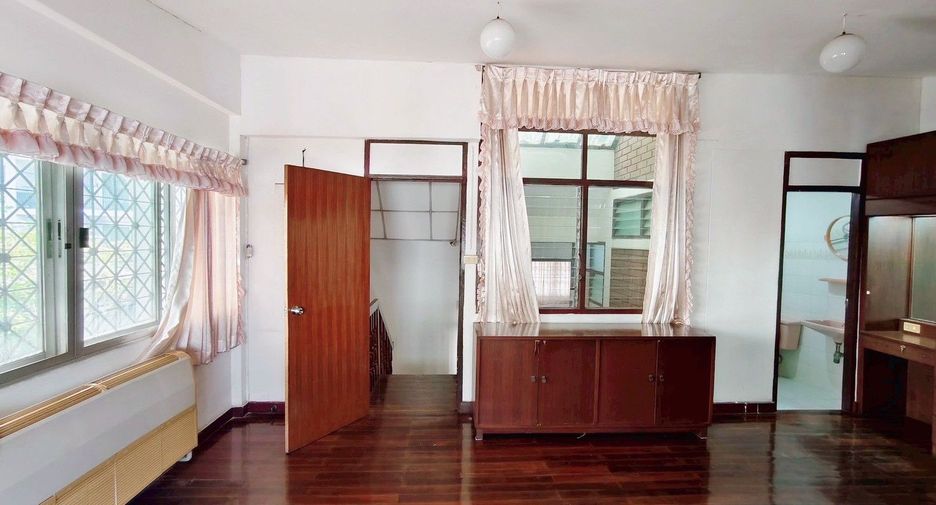 Casa adosada en venta de 4 habitaciones en Bang Na, Bangkok