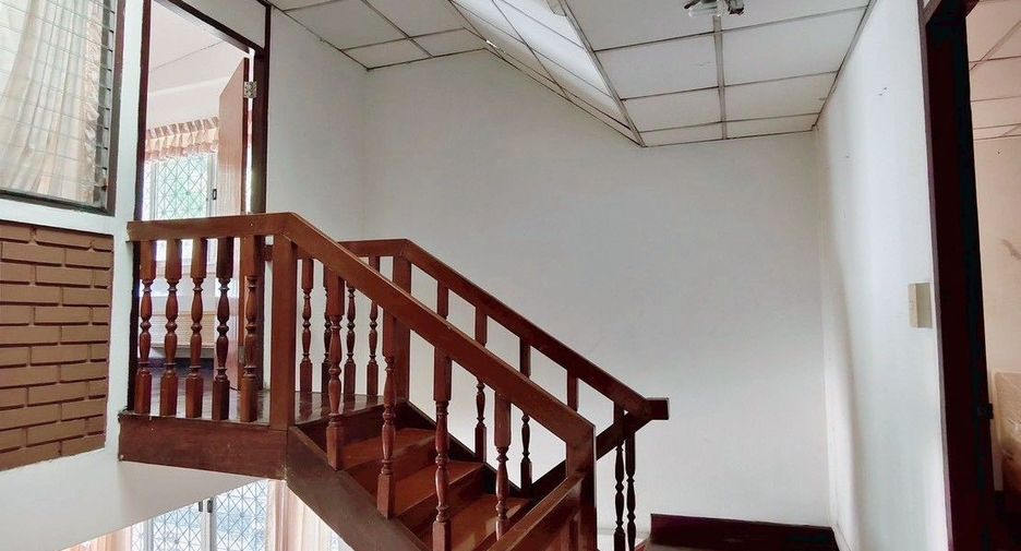 Casa adosada en venta de 4 habitaciones en Bang Na, Bangkok