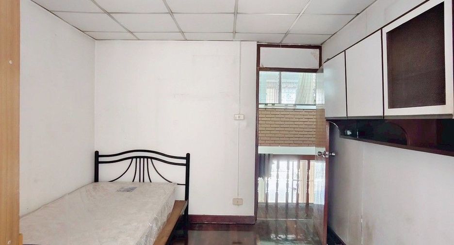 Casa adosada en venta de 4 habitaciones en Bang Na, Bangkok