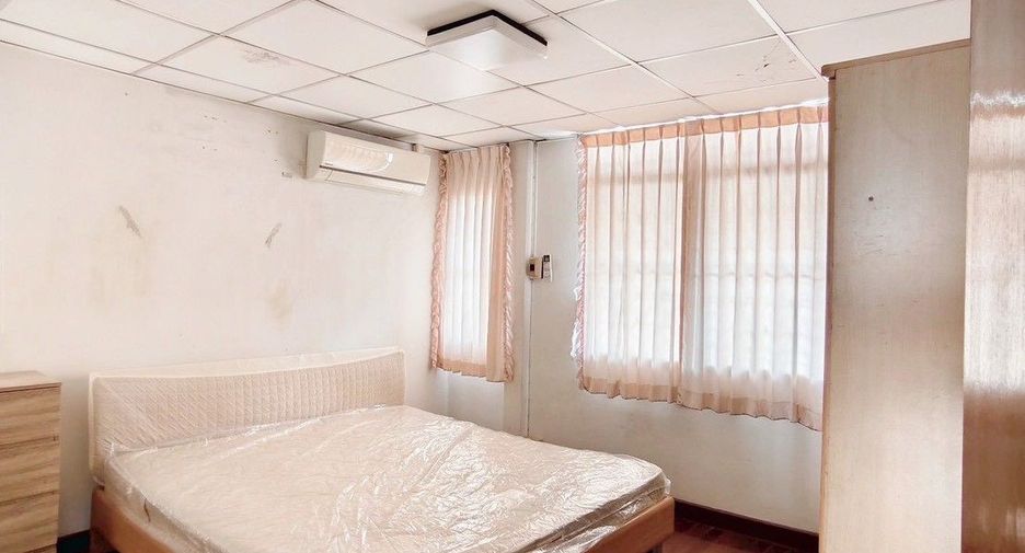 Casa adosada en venta de 4 habitaciones en Bang Na, Bangkok