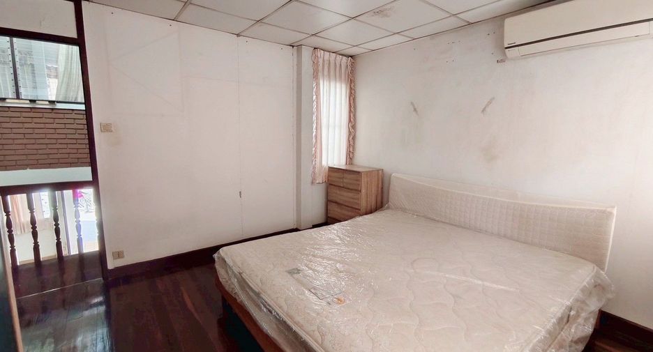 Casa adosada en venta de 4 habitaciones en Bang Na, Bangkok