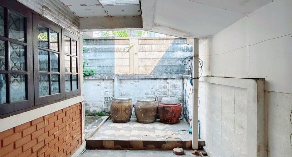 Casa adosada en venta de 4 habitaciones en Bang Na, Bangkok