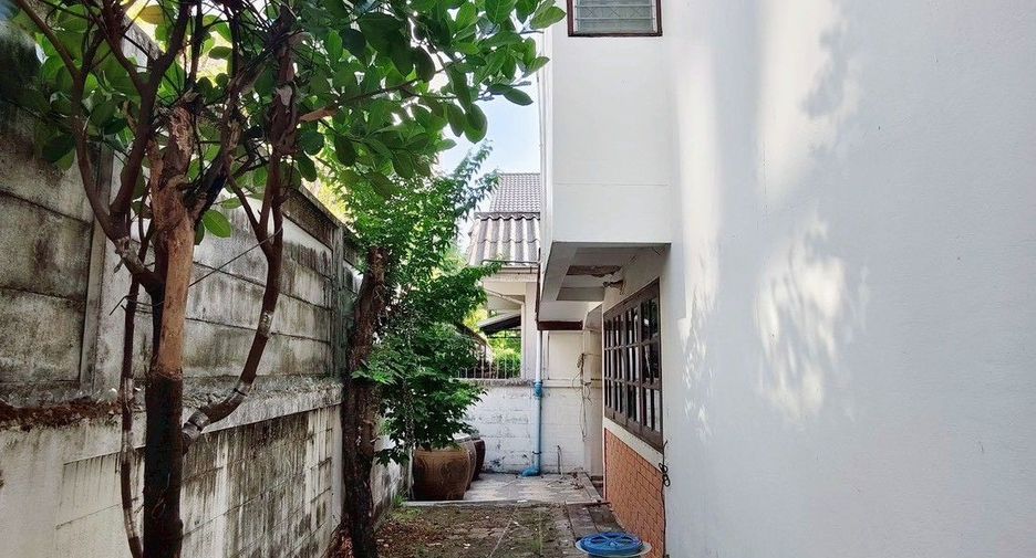 Casa adosada en venta de 4 habitaciones en Bang Na, Bangkok