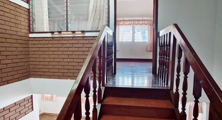 Casa adosada en venta de 4 habitaciones en Bang Na, Bangkok