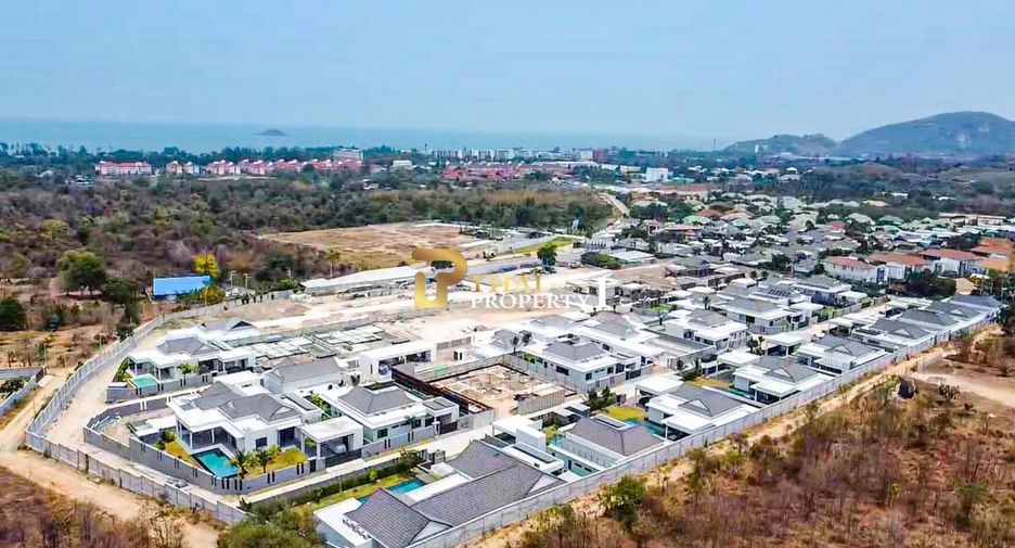 For sale 4 bedrooms villa in Hua Hin, Prachuap Khiri Khan