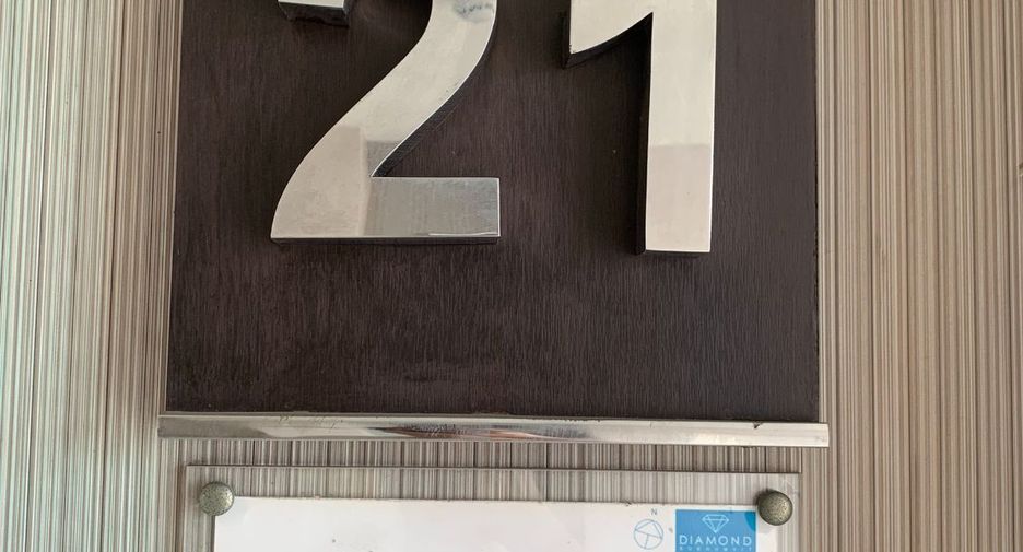 For sale 1 bed condo in Khlong Toei, Bangkok