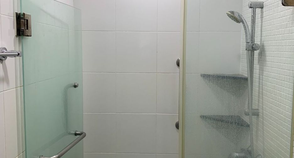 For sale 1 bed condo in Khlong Toei, Bangkok
