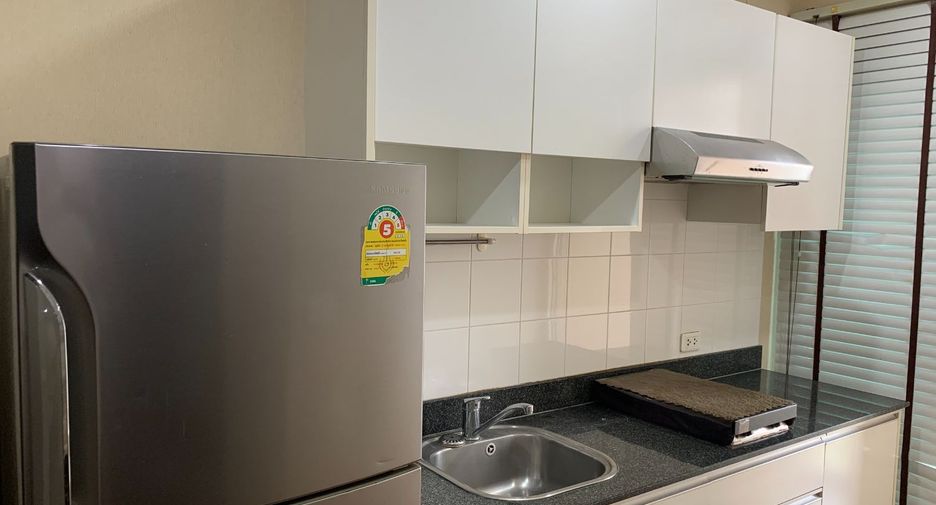 For sale 1 bed condo in Khlong Toei, Bangkok