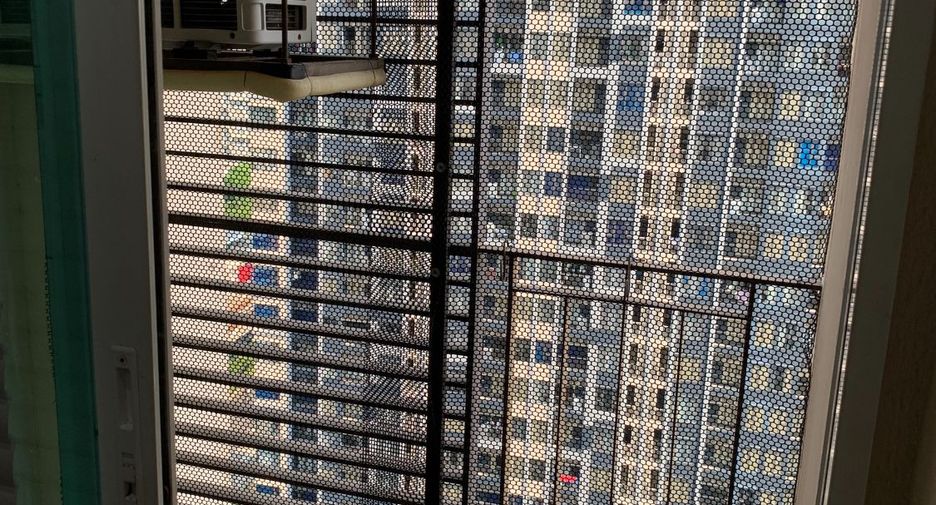 For sale 1 bed condo in Khlong Toei, Bangkok