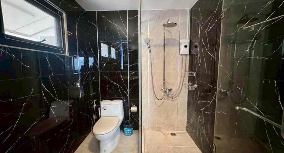 For rent 4 bedrooms villa in Bang Lamung, Chonburi