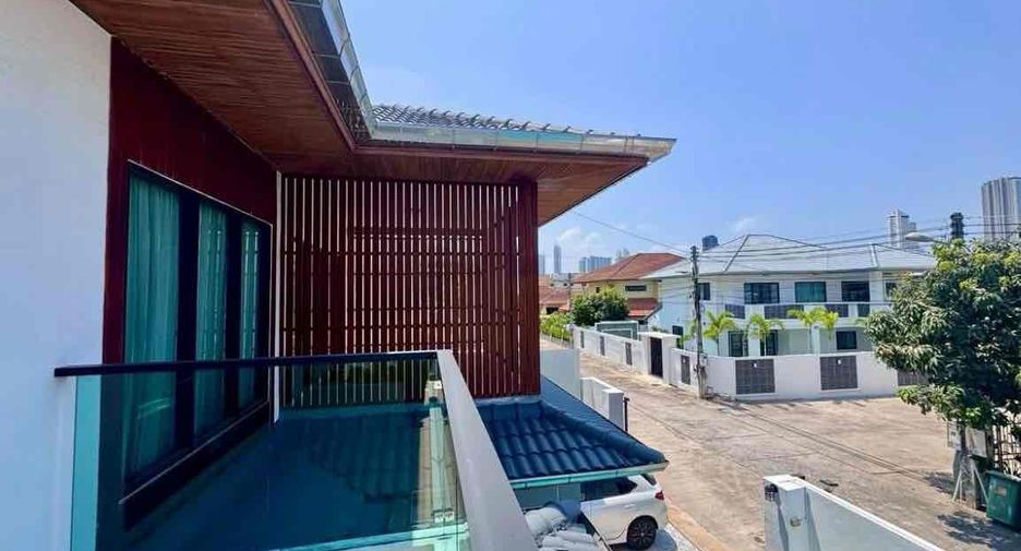 For rent 4 bedrooms villa in Bang Lamung, Chonburi