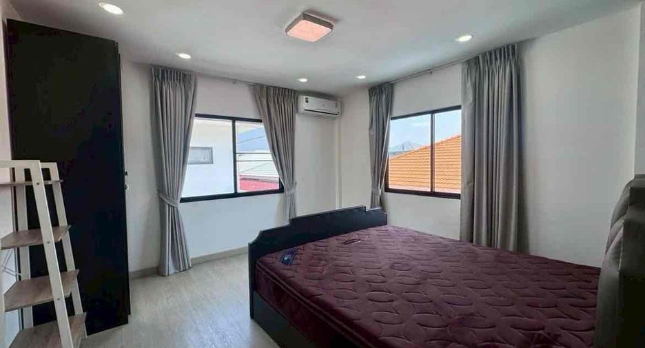 For rent 4 bedrooms villa in Bang Lamung, Chonburi