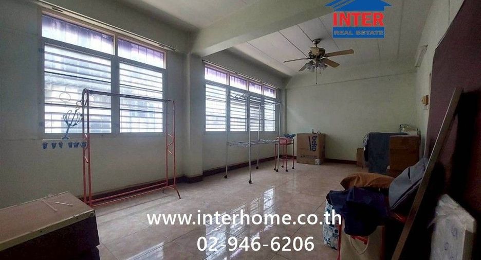 For sale 21 bedrooms retail Space in Phra Pradaeng, Samut Prakan