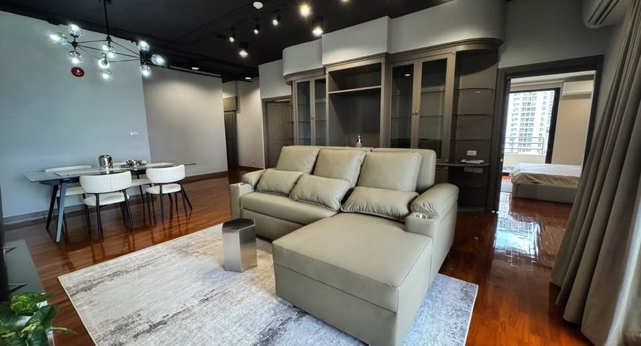 For rent 2 bedrooms condo in Sathon, Bangkok