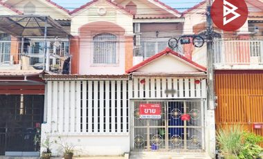 Casa adosada en venta de 4 habitaciones en Sam Phran, Nakhon Pathom