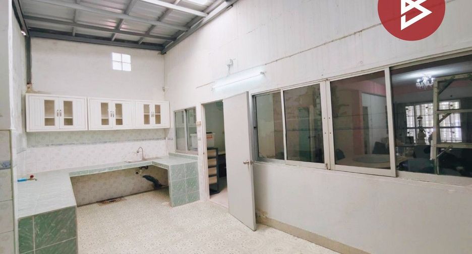 For sale 4 ベッドルーム townhouse in Sam Phran, Nakhon Pathom