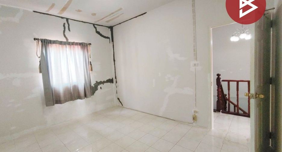 For sale 4 ベッドルーム townhouse in Sam Phran, Nakhon Pathom