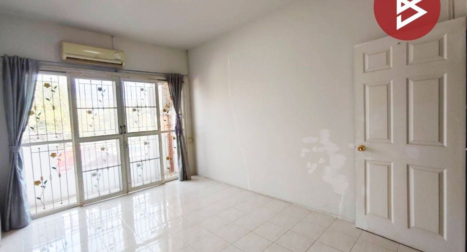 For sale 4 ベッドルーム townhouse in Sam Phran, Nakhon Pathom