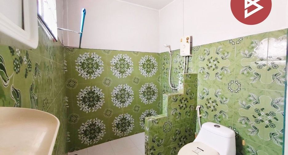 For sale 4 ベッドルーム townhouse in Sam Phran, Nakhon Pathom
