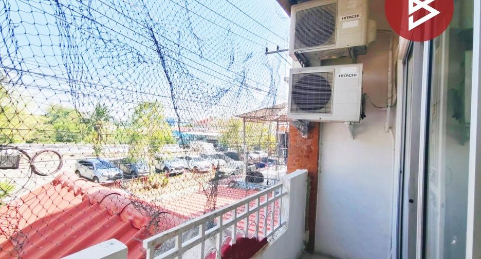 For sale 4 ベッドルーム townhouse in Sam Phran, Nakhon Pathom