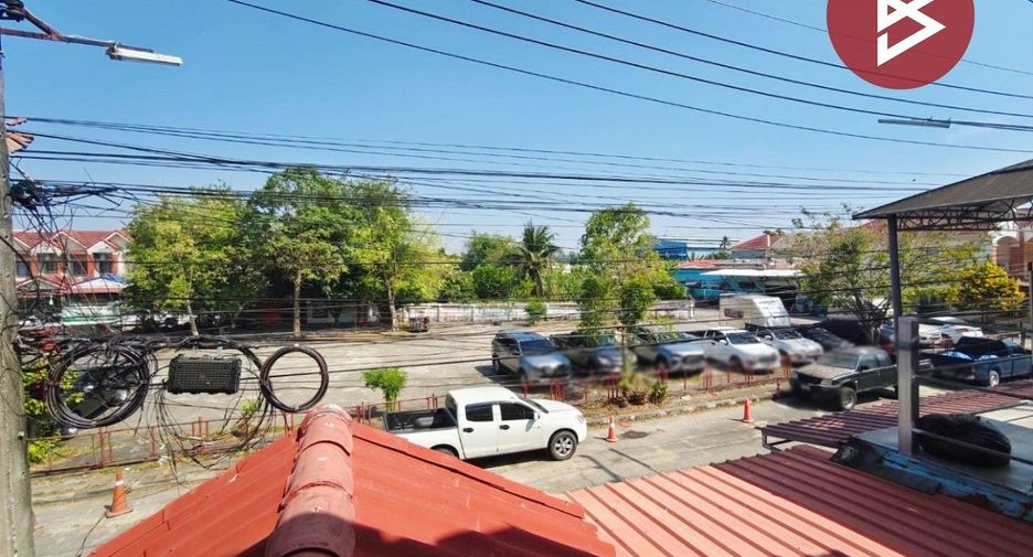 For sale 4 ベッドルーム townhouse in Sam Phran, Nakhon Pathom