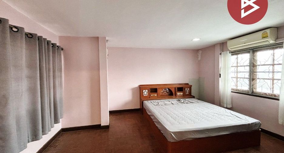 For rent 4 bedrooms house in Bang Na, Bangkok
