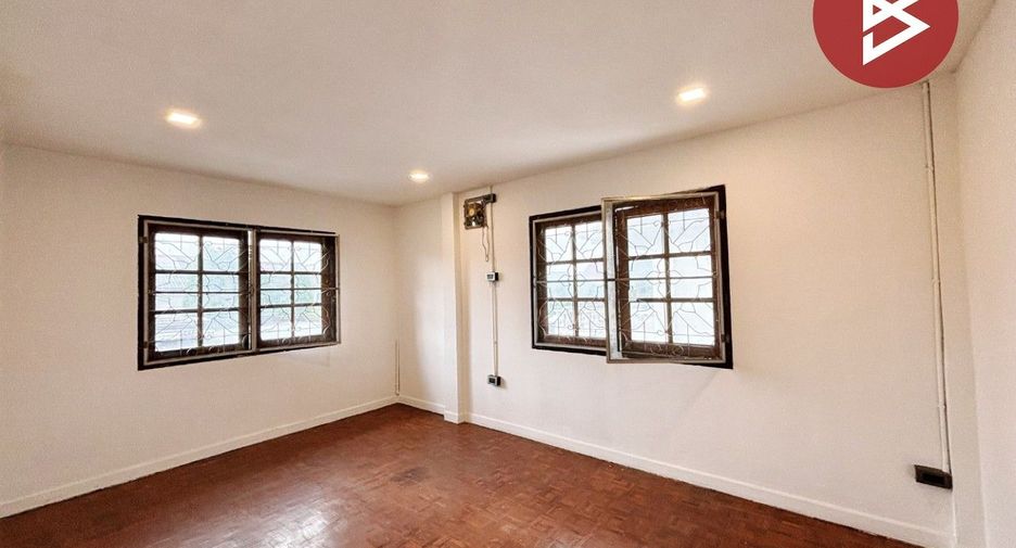 For rent 4 bedrooms house in Bang Na, Bangkok