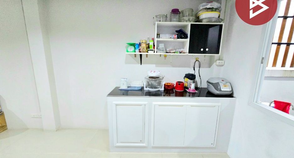 À vendre 3 chambres maison de ville à Mueang Nakhon Pathom, Nakhon Pathom