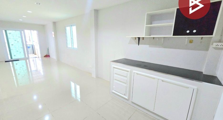 For sale 3 bedrooms townhouse in Mueang Nakhon Pathom, Nakhon Pathom