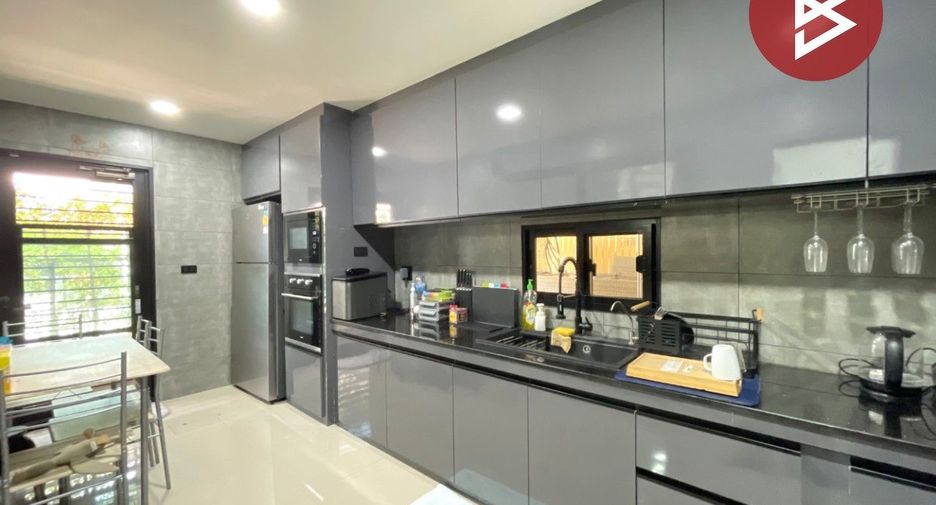 出售 3 卧室 联排别墅 在 Bang Phli, Samut Prakan