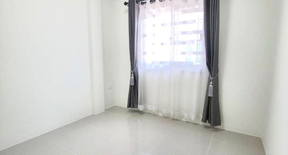 Reihenhaus zum Kauf mit 2 Zimmer in Bang Lamung, Chonburi