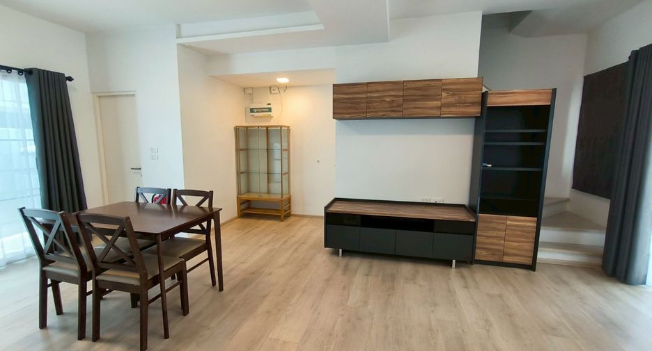 For rent 2 bedrooms townhouse in Bang Phli, Samut Prakan