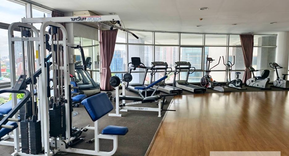 For rent 3 bedrooms condo in Yan Nawa, Bangkok