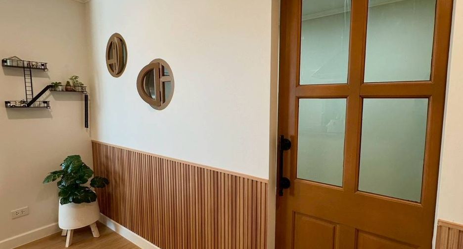 For rent 3 bedrooms condo in Yan Nawa, Bangkok