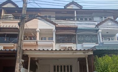 ขาย 4 ห้องนอน ทาวน์เฮ้าส์ ใน บางกะปิ, กรุงเทพฯ