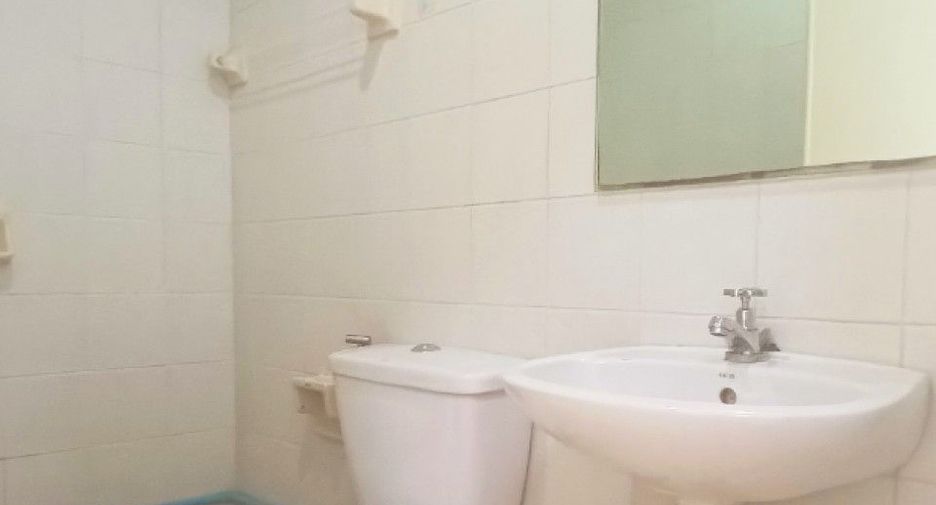 For sale 4 bedrooms townhouse in Bang Kapi, Bangkok