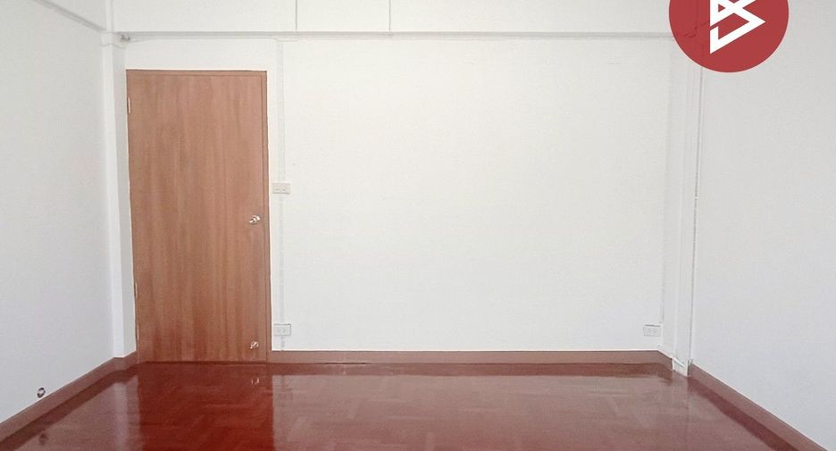 For sale 4 bedrooms townhouse in Bang Kapi, Bangkok