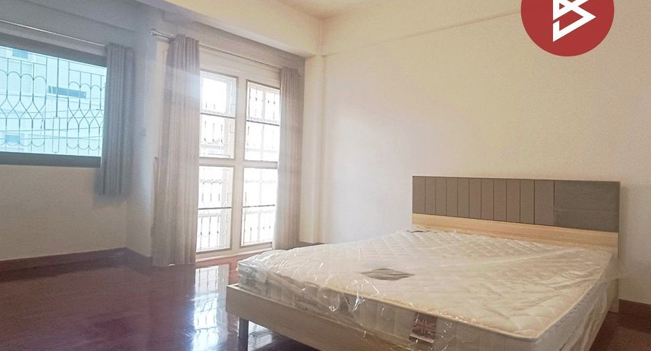 For sale 4 bedrooms townhouse in Bang Kapi, Bangkok