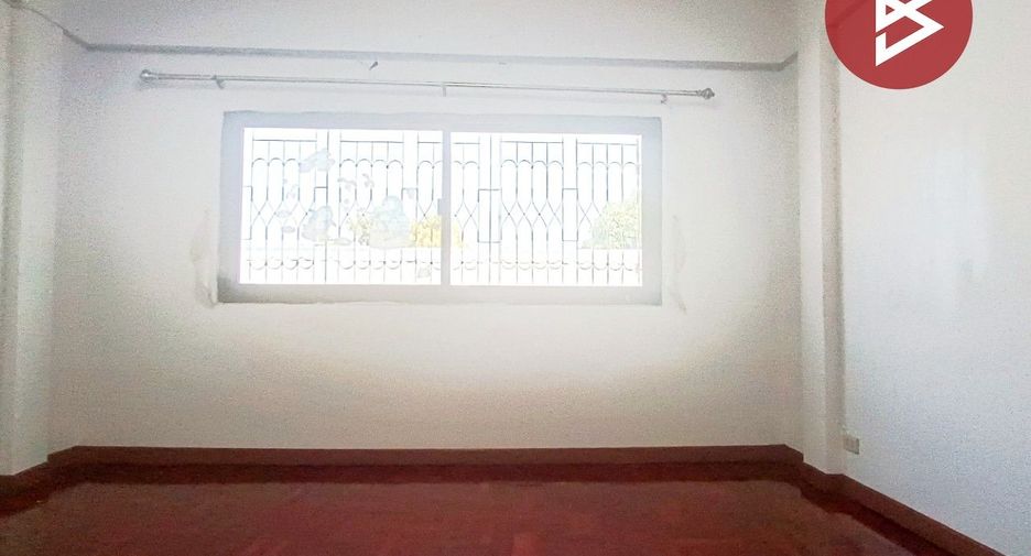 For sale 4 bedrooms townhouse in Bang Kapi, Bangkok